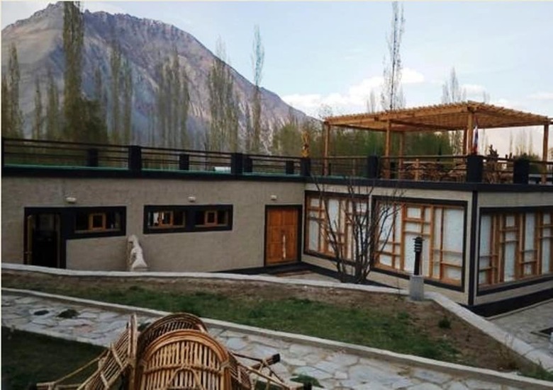 Hotel Mystique Meadows Earth Homes