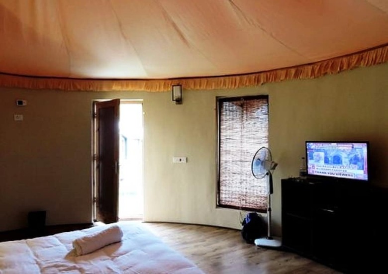 Hotel Mystique Meadows Earth Homes