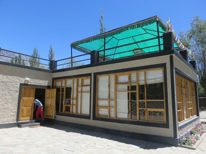 Hotel Mystique Meadows Earth Homes