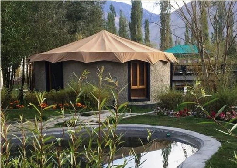 Hotel Mystique Meadows Earth Homes