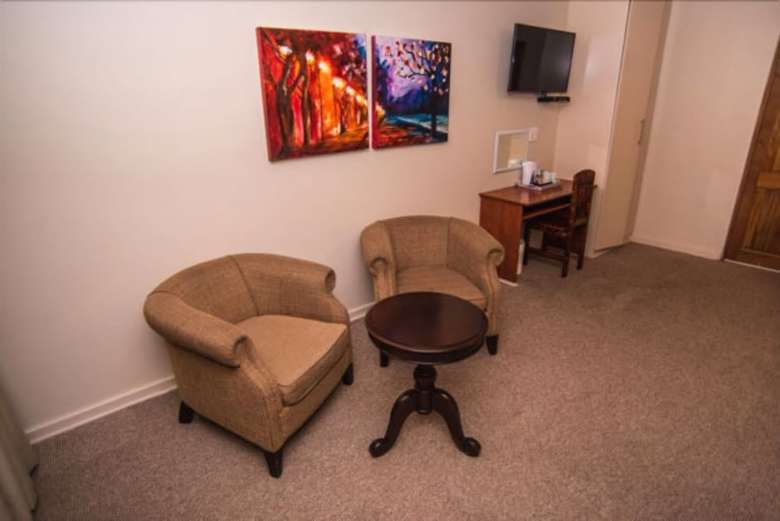 Hotel Adelante Lodge