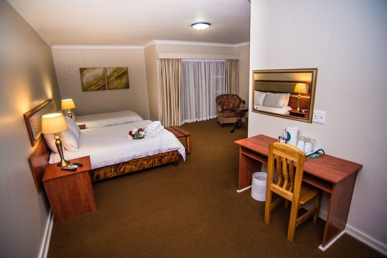 Hotel Adelante Lodge