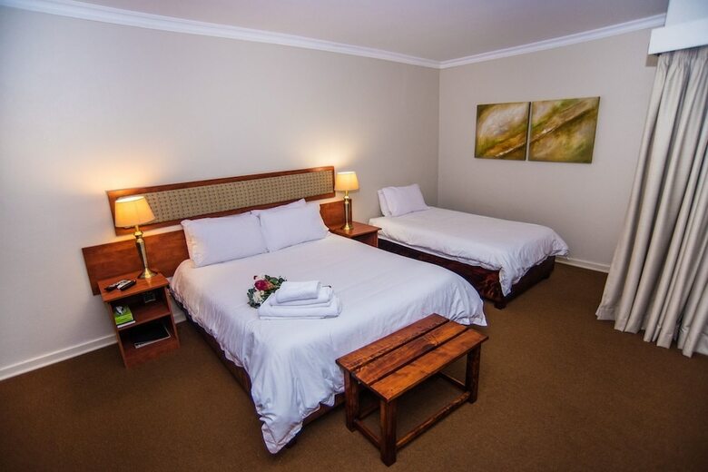 Hotel Adelante Lodge