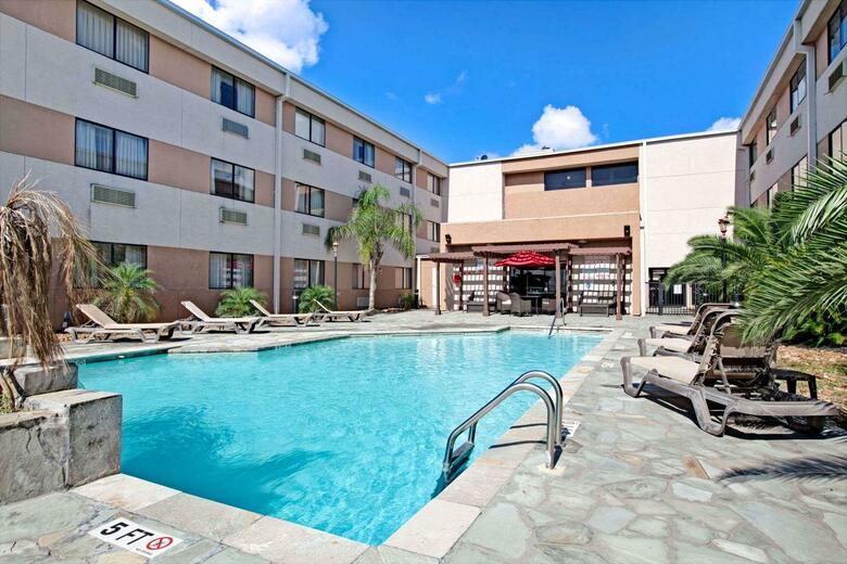 Hotel Ramada By Wyndham Houston Intercontinental Airport South