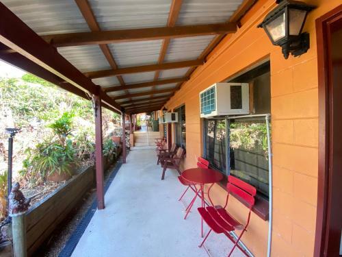 Cooktown Motel / Pams Place Hostel
