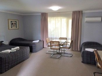 Town & Country Motor Inn
