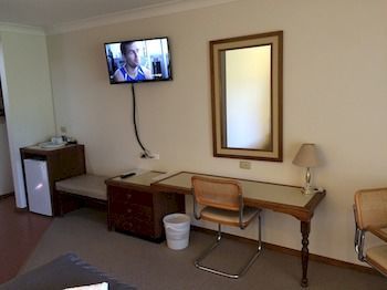 Town & Country Motor Inn