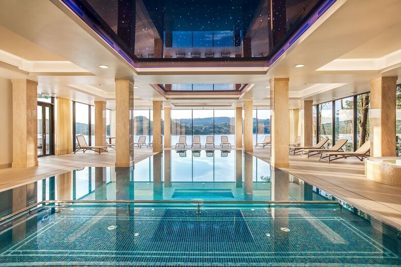 Heron Live Hotel