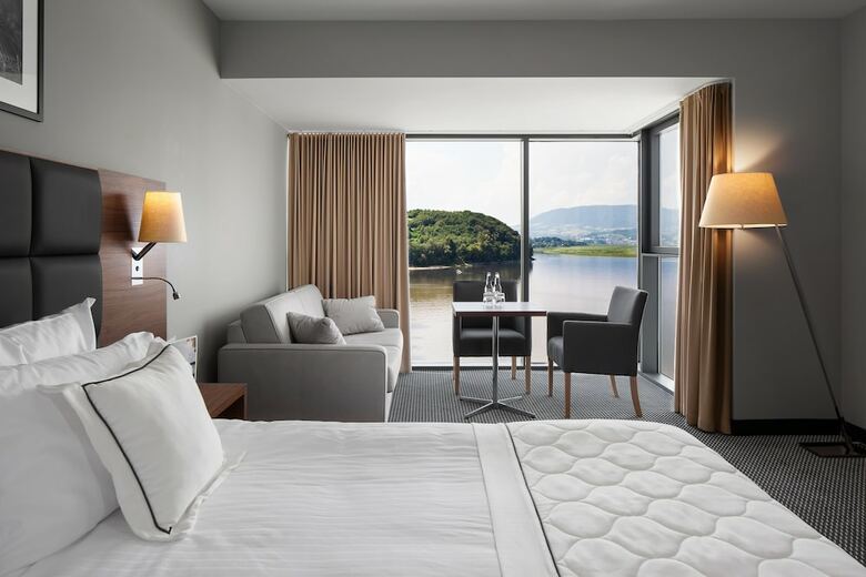 Heron Live Hotel