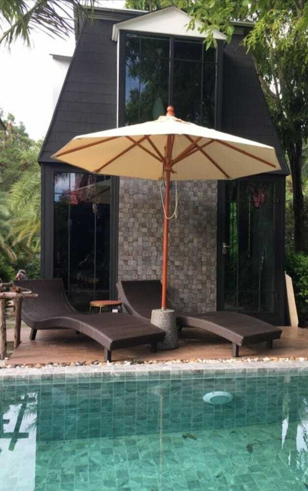 Bukit Pool Villas