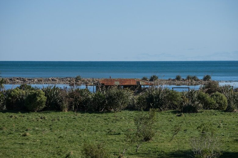 Koru Beach Cabin & B&B Homestay
