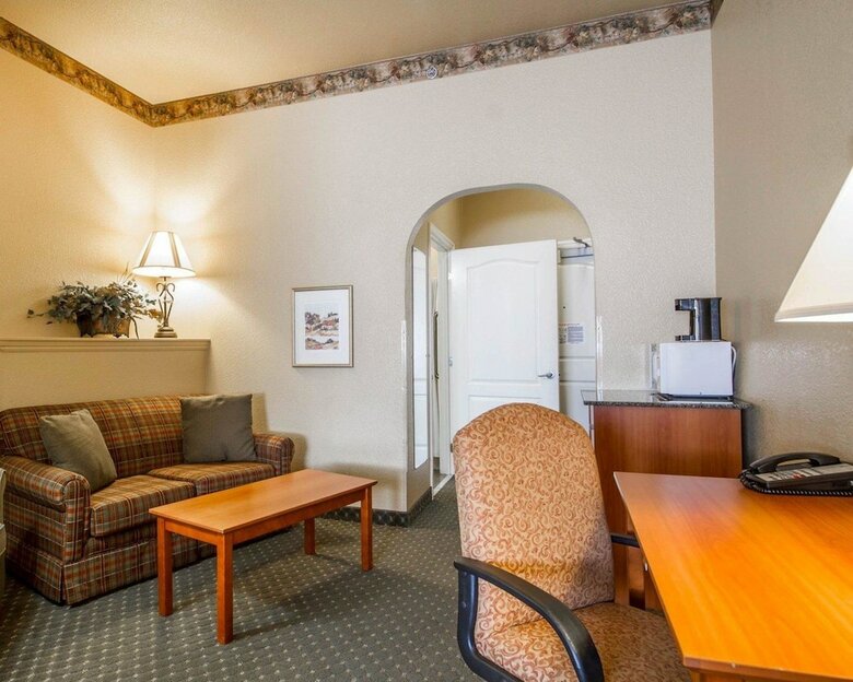 Hotel Comfort Inn & Suites