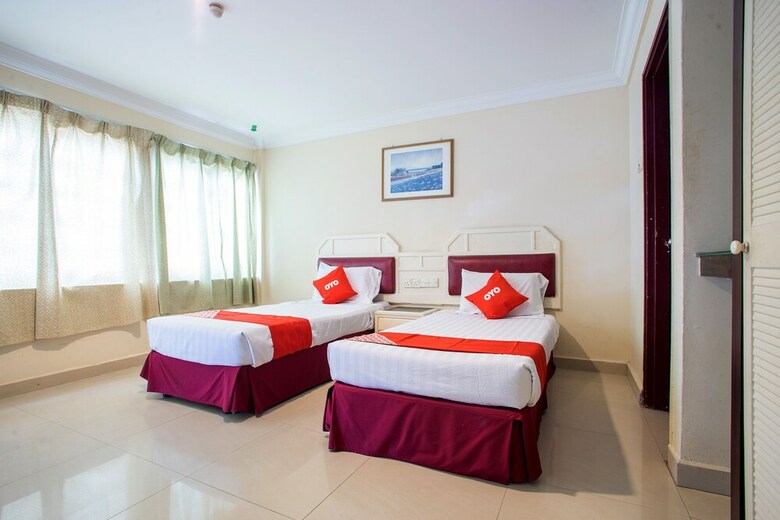 Oyo 89580 Carlton Star Hotel