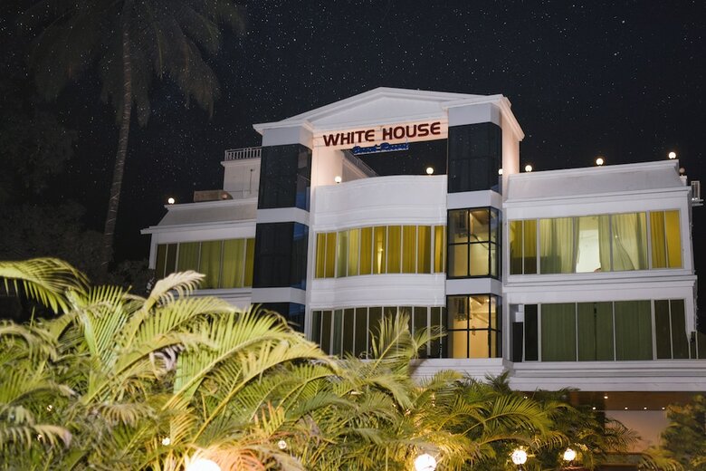 Hotel White House Beach Resort