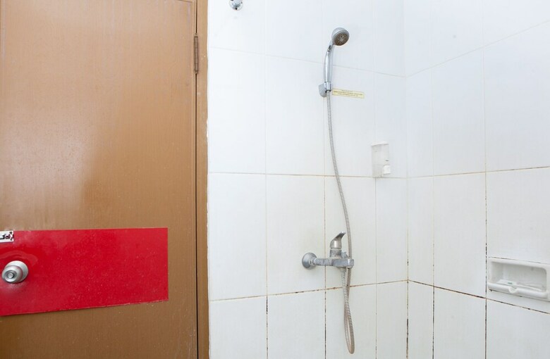 Hotel Reddoorz Near Trans Studio Mall 3