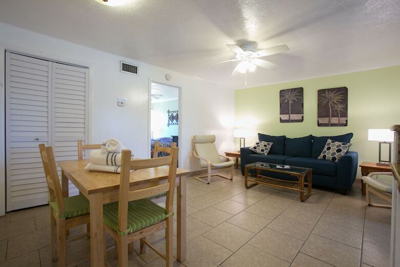 Motel Dolphin Inn Resort