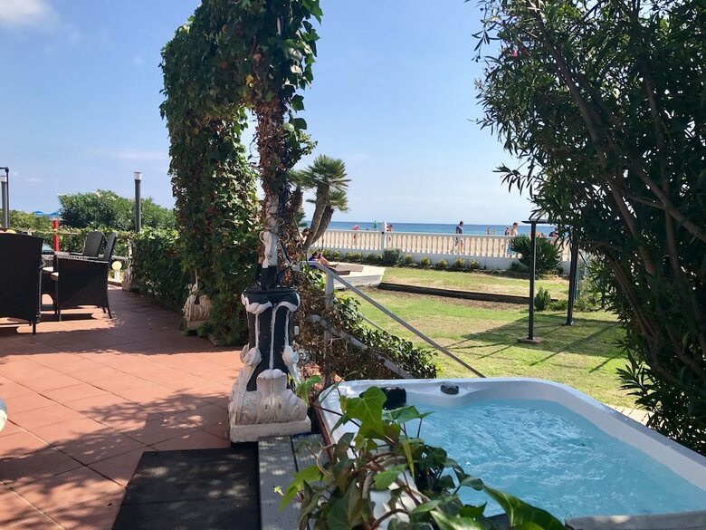 Villa Beach House Barcelona Jacuzzi & Beach Access