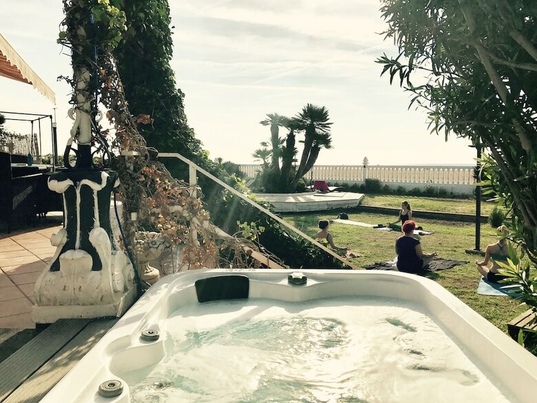 Villa Beach House Barcelona Jacuzzi & Beach Access
