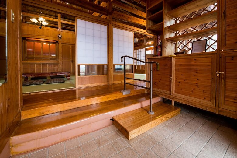 Traditional Villa Kin Shibiranka