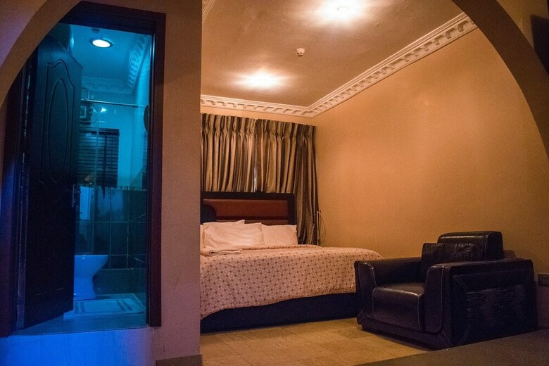Maidaville Hotel And Suites