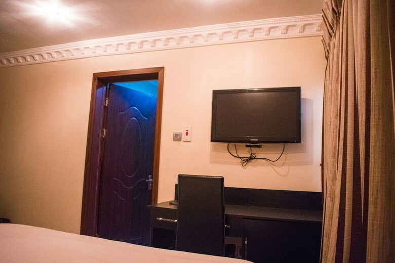 Maidaville Hotel And Suites