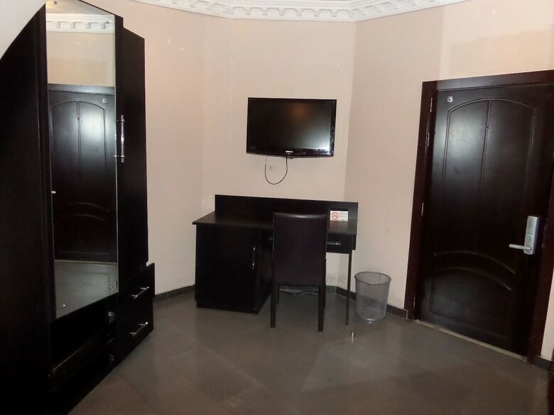 Maidaville Hotel And Suites