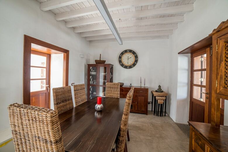 Lanzarote Villa Historica Con Terraza Y Jard�n By Lightbooking