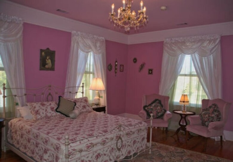 Butterfly Mansion Bed & Breakfast - No Pets Allowed