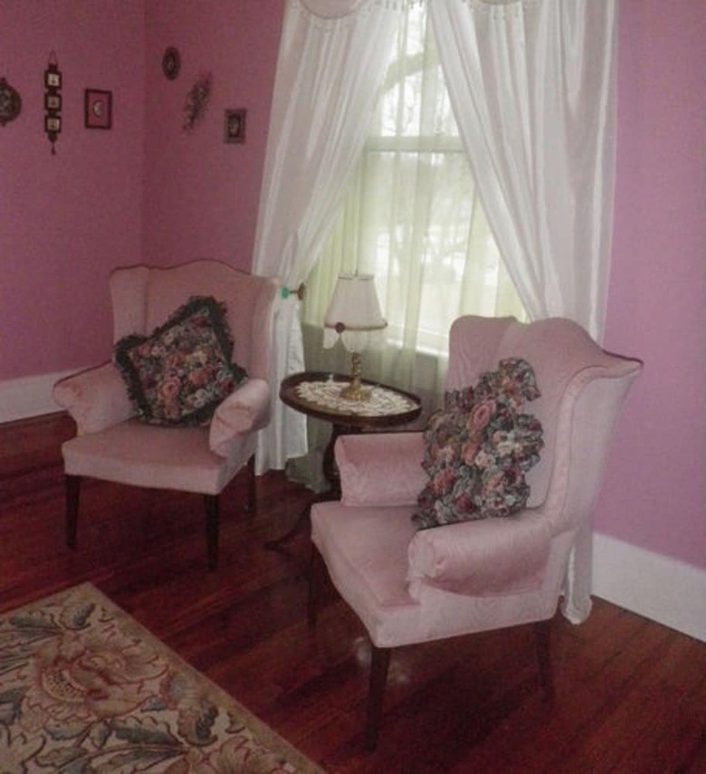 Butterfly Mansion Bed & Breakfast - No Pets Allowed