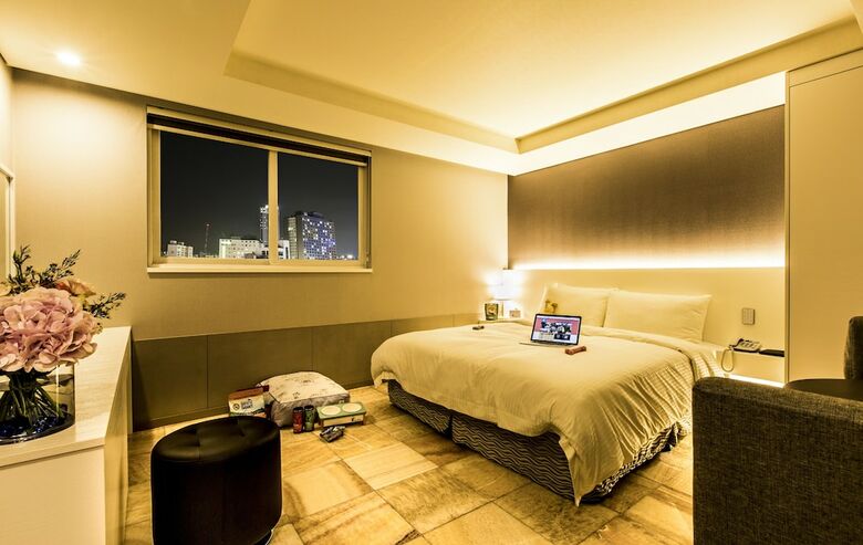 Hotel Sleep With Your Own Pet Only - The Petel