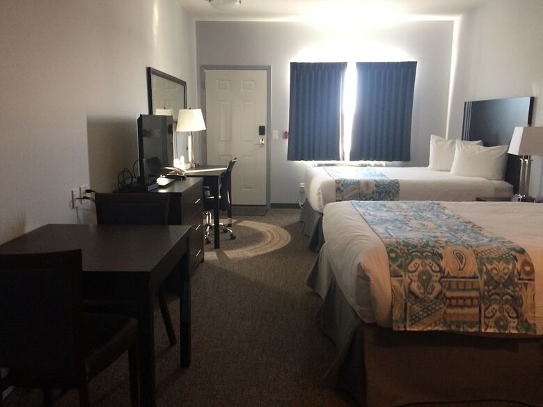 Hotel R & R Lakeview In Hardisty