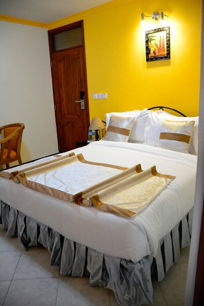 Hotel Crest Safari Lodge