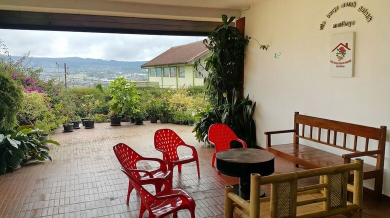 Villa Vila Bunga Merah Gelatik
