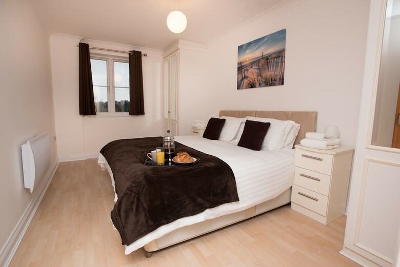 Celador Apartments - Riverside House Serviced Apartments