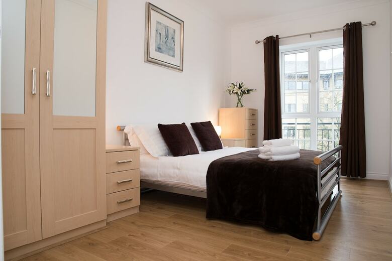 Celador Apartments - Riverside House Serviced Apartments