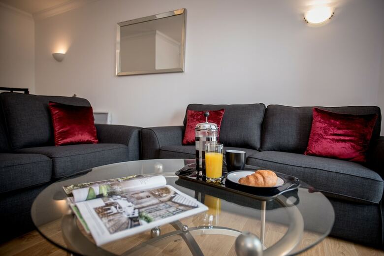 Celador Apartments - Riverside House Serviced Apartments