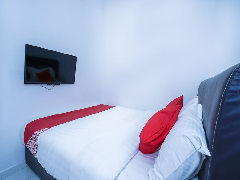 Oyo 758 Comma Hotel