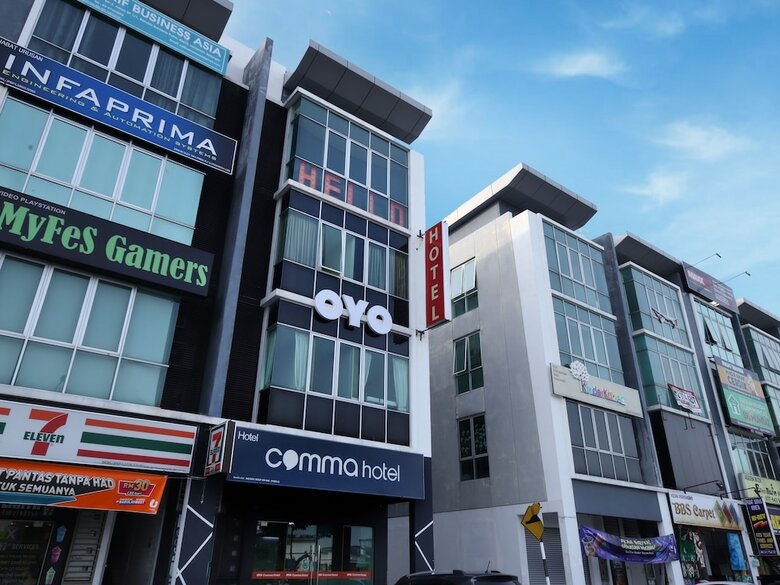 Oyo 758 Comma Hotel