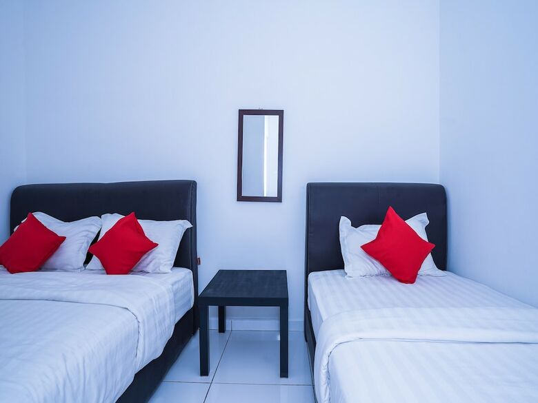 Oyo 758 Comma Hotel