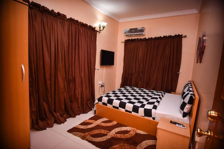 Hotel Topaz Luxury Suites & Apartments