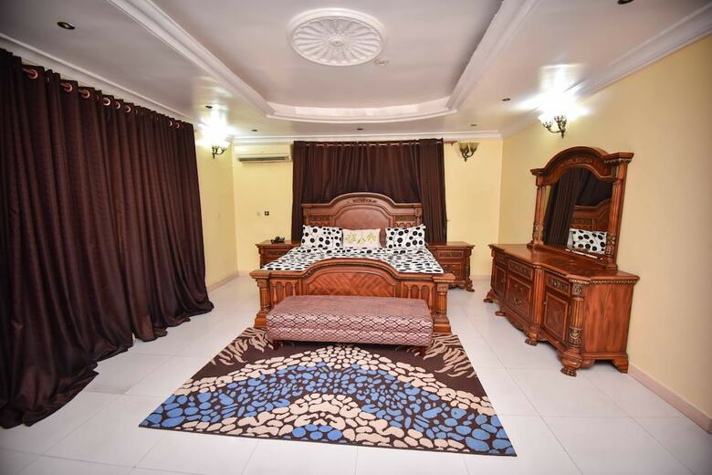 Hotel Topaz Luxury Suites & Apartments