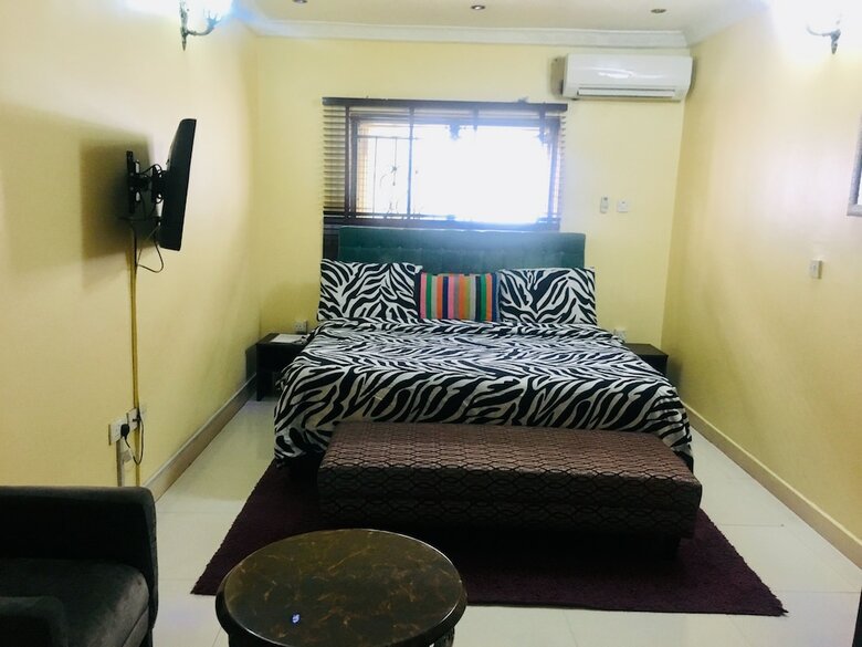 Hotel Topaz Luxury Suites & Apartments