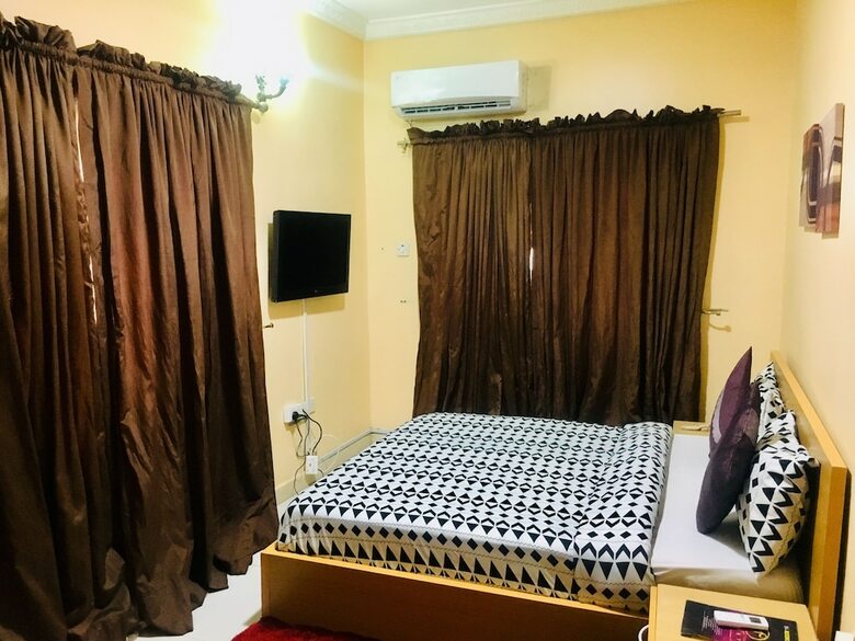 Hotel Topaz Luxury Suites & Apartments