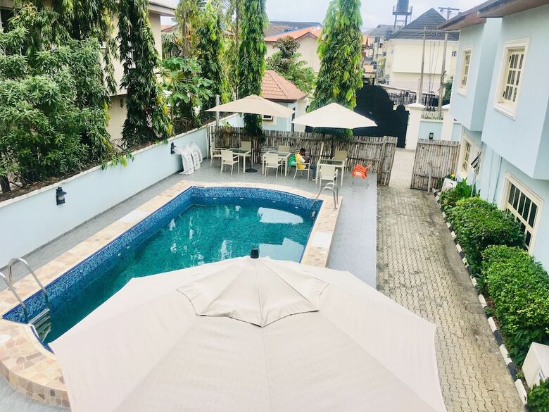 Hotel Topaz Luxury Suites & Apartments