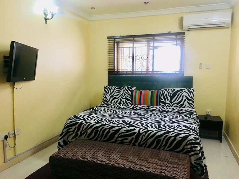 Hotel Topaz Luxury Suites & Apartments