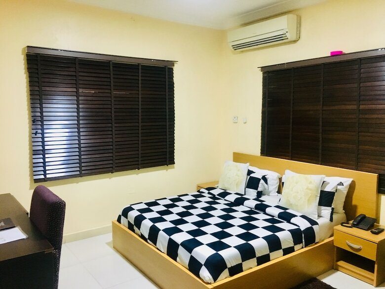 Hotel Topaz Luxury Suites & Apartments