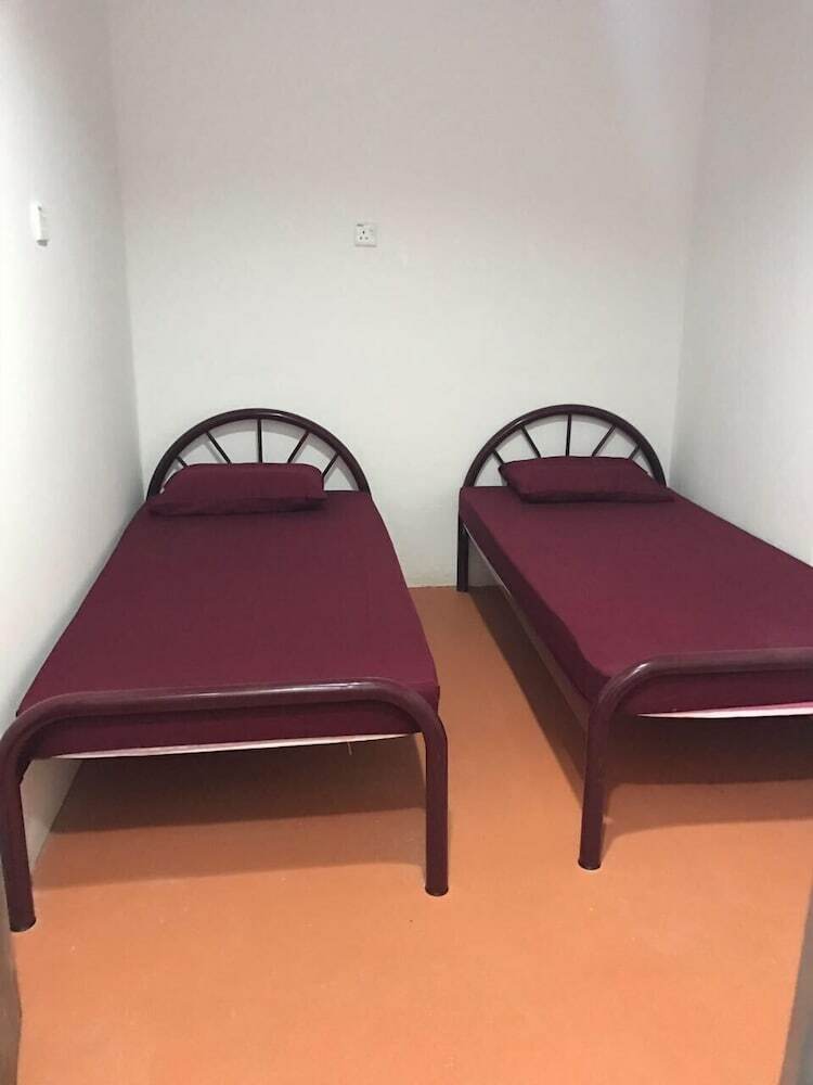 Hostal Diyana Budget Hotel