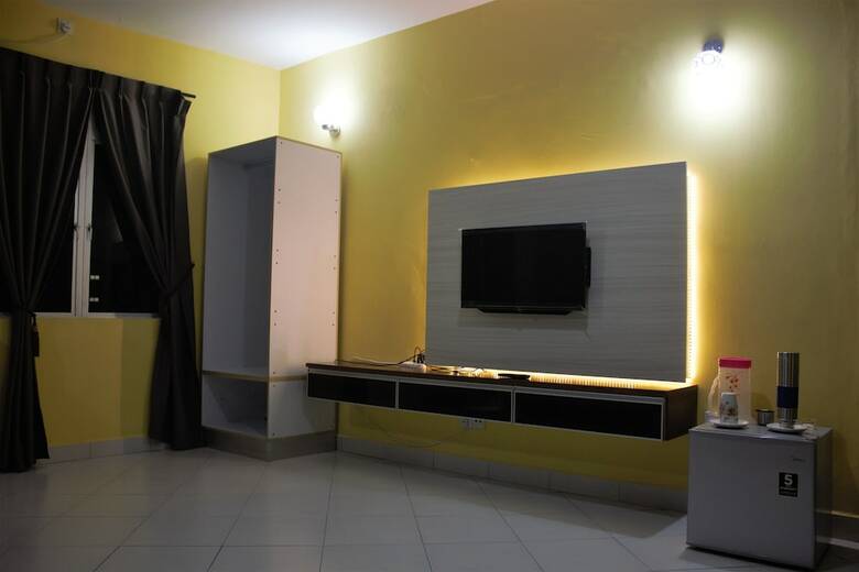 Aeon Tebrau Homestay & Hotel