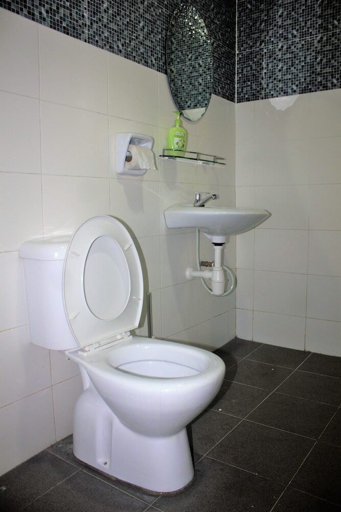 Aeon Tebrau Homestay & Hotel
