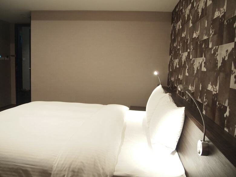 Fairytale Yisu Hot Spring Hotel